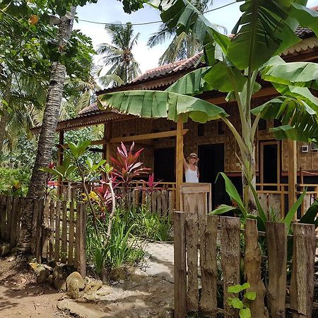 Pasanggaran Red Island Bungalows מראה חיצוני תמונה